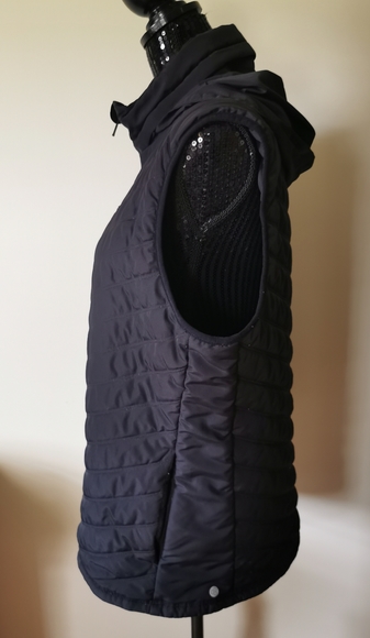 Zella Black Chevron Puffer Vest Size Large - Picture 2 of 7